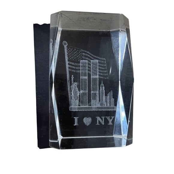 New York City 3D Laser Etched Crystal Paperweight 3" World Trade Center - Picture 1 of 3